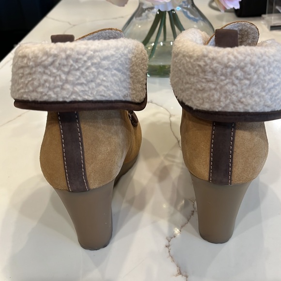 NWOT Tommy Hilfiger Ankle Wedge Winter Boots. Size 7 Cozy inside. Tan - Picture 3 of 13